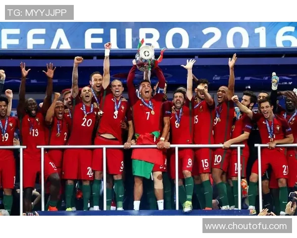 足球明星精彩瞬间壁纸合集 展现足坛传奇人物的风采与荣耀